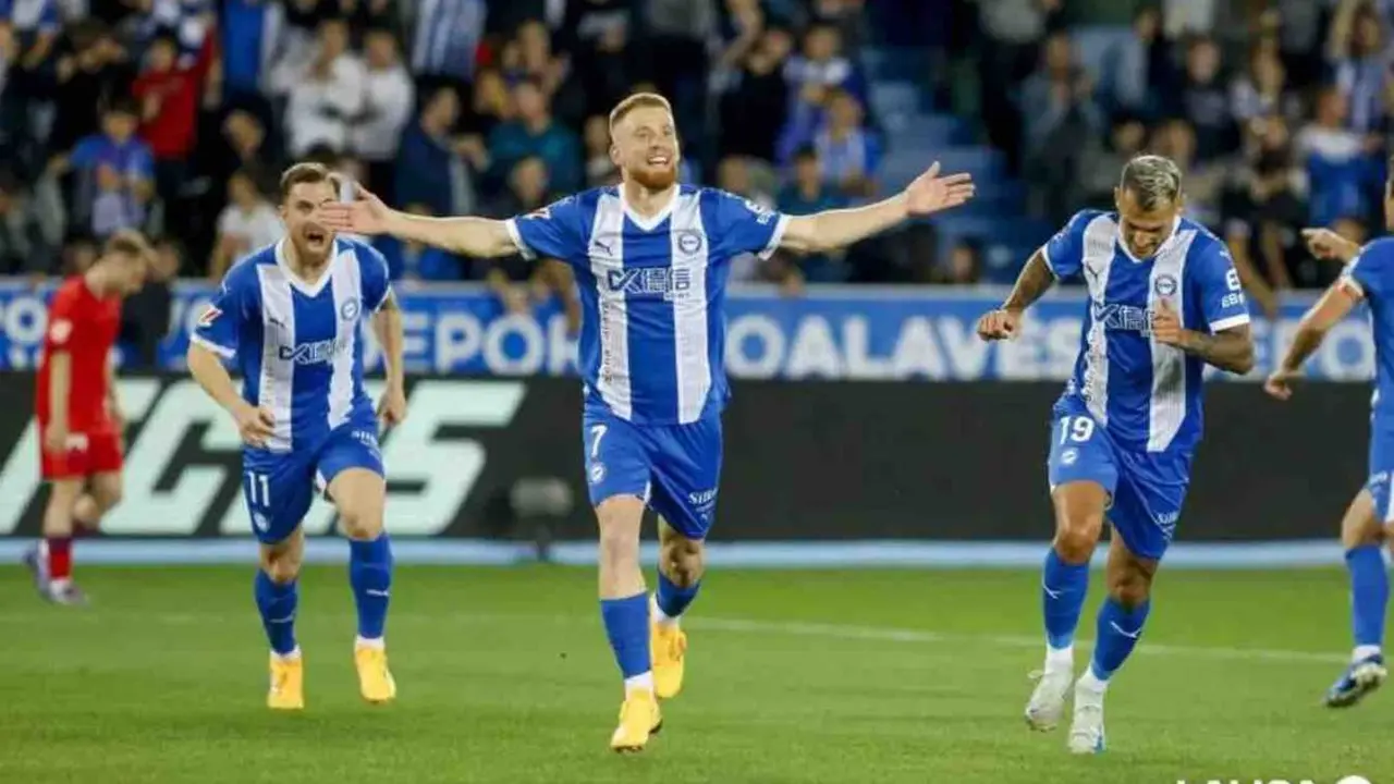 Carlos Vicente con el Alav&eacute;s / ALAV&Eacute;S
