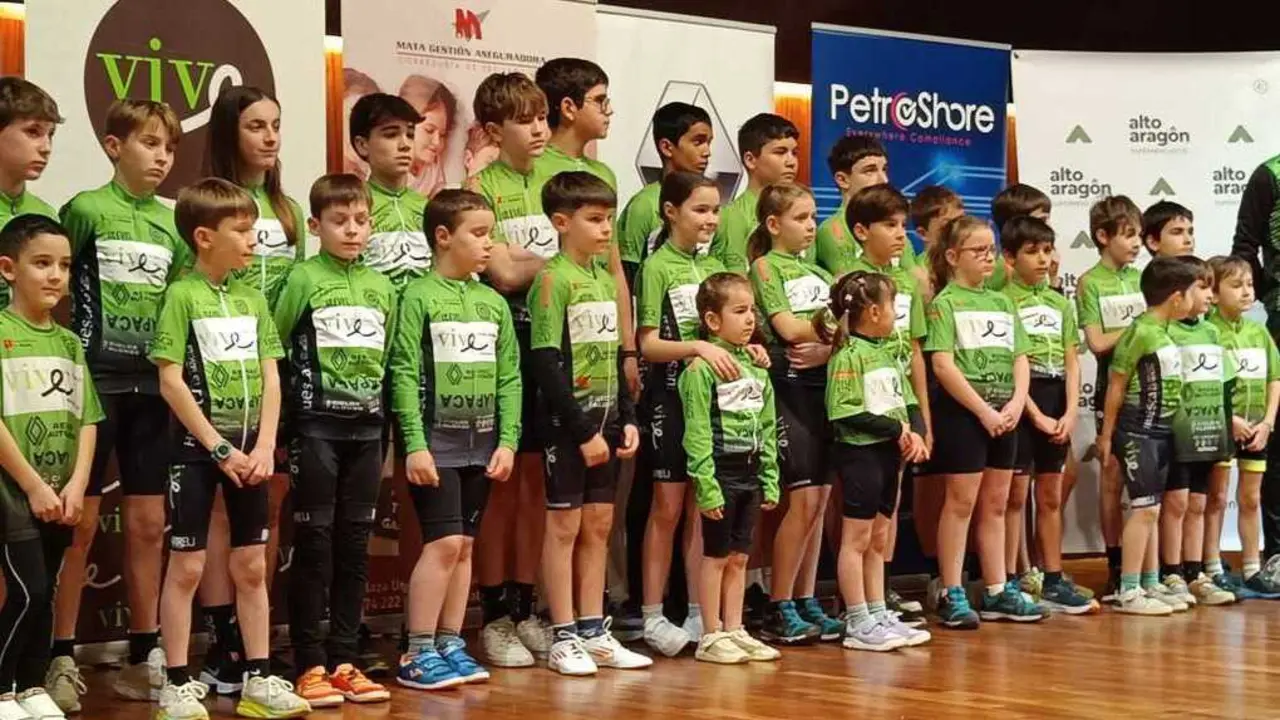 Ni&ntilde;os inscritos en el Club Ciclista Oscense. Fotograf&iacute;a: CCO.