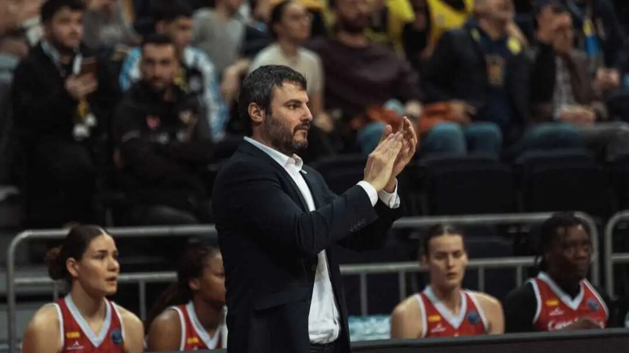Carlos Cantero durante el duelo ante Fenerbah&ccedil;e. Fotograf&iacute;a: FIBA.