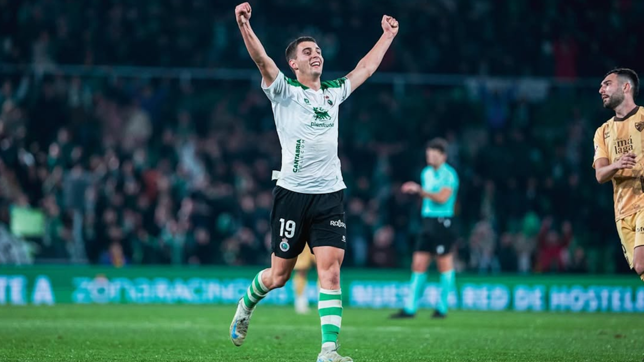 Jon Karrikaburu durante un partido con el Racing de Santander / Instagram