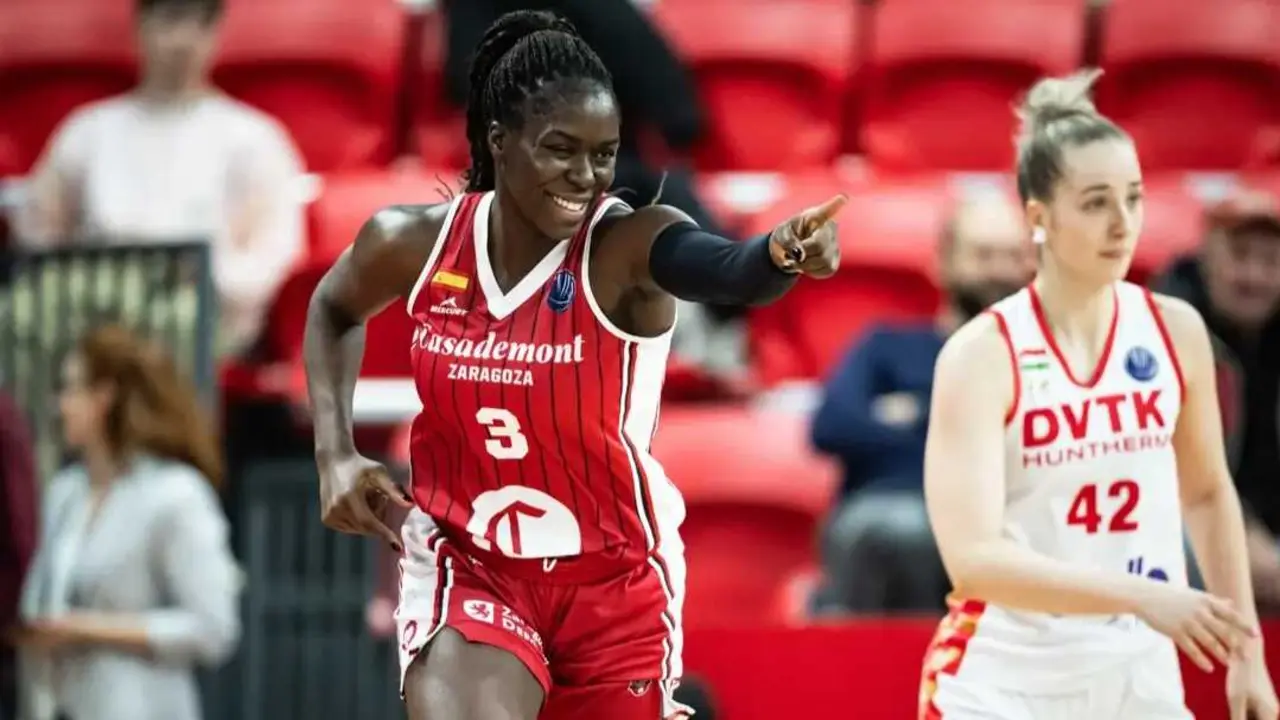 Ornella Bankol&eacute; tras anotar una canasta ante el DVTK en el partido de ida de Euroliga. Fotograf&iacute;a: FIBA.