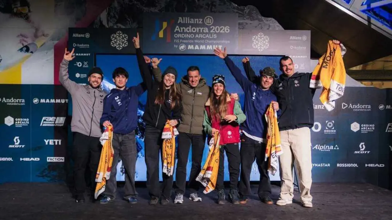 N&uacute;ria Cast&aacute;n junto a otros competidores. Fotograf&iacute;a: Bewolfish.