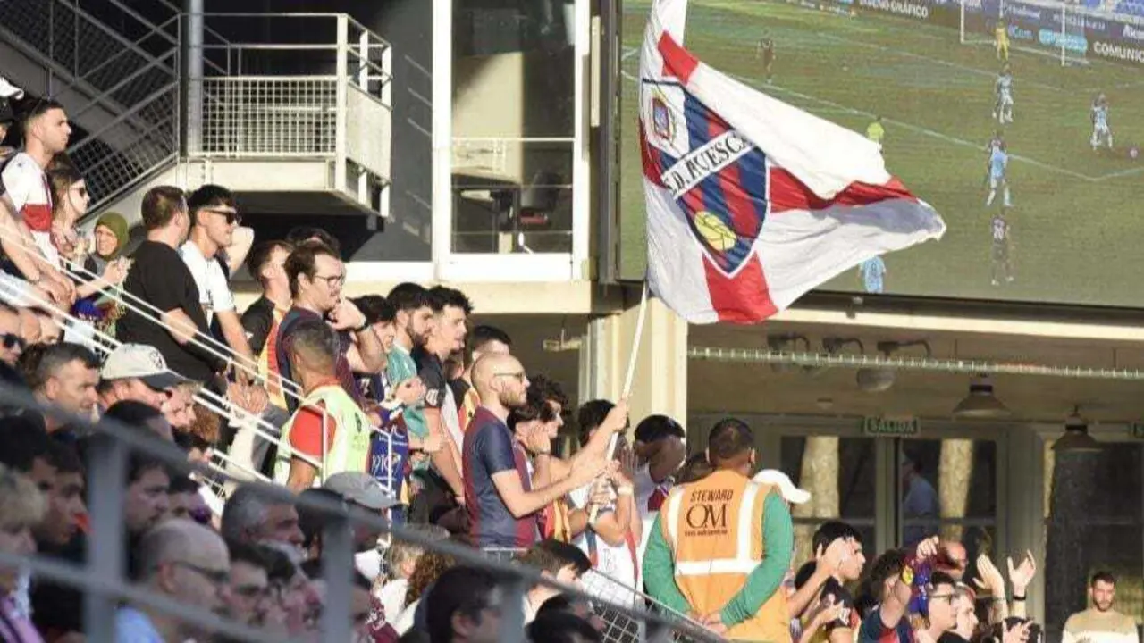 Afici&oacute;n de la SD Huesca en El Alcoraz.