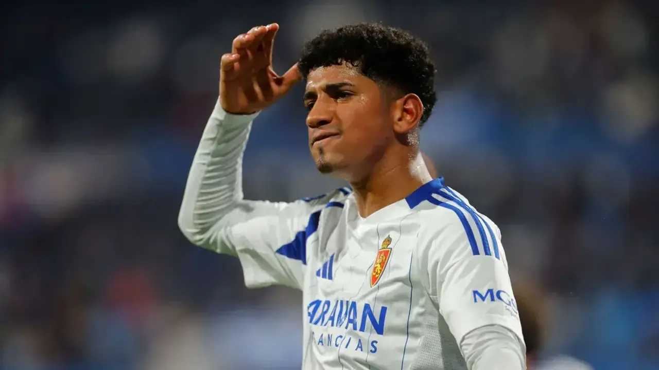 Adu Ares durante un partido con el Real Zaragoza / LaLiga