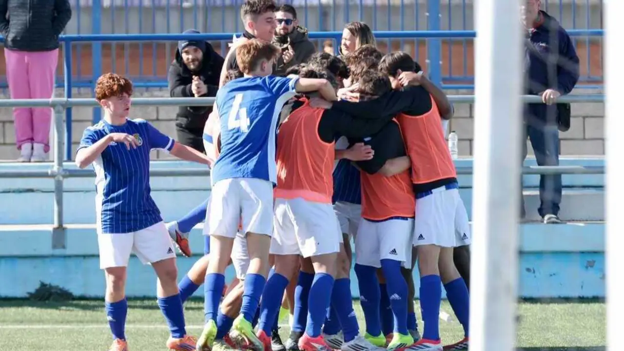 Arag&oacute;n Sub-16 festejando el pase a la final del Campeonato de Regiones. Fotograf&iacute;a: RFAF.