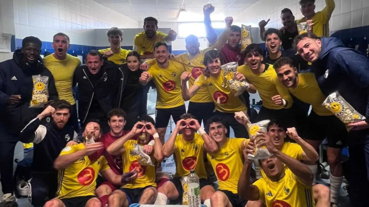 El CD Ebro festejando la victoria en el derbi ante la SD Ejea. Fotograf&iacute;a: CD Ebro.