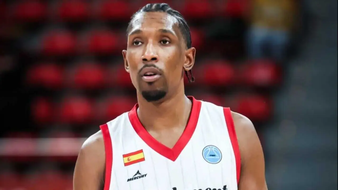 Josh Richardson durante el duelo ante Sassari. Fotograf&iacute;a: Esther Casas / Casademont Zaragoza.