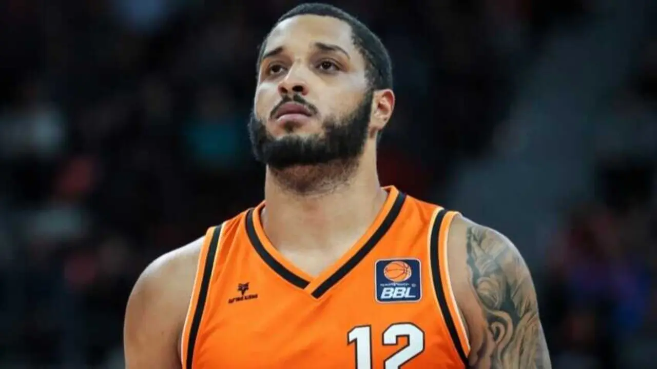 Joel Soriano, durante el duelo con el Ratiopharm Ulm. Fotograf&iacute;a: RRSS.