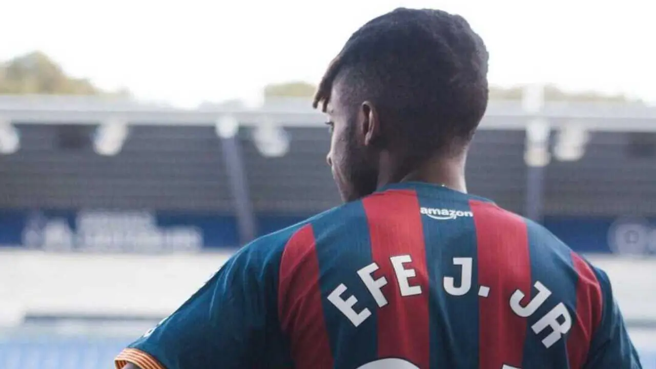 Efe Aghama en El Alcoraz / SD Huesca