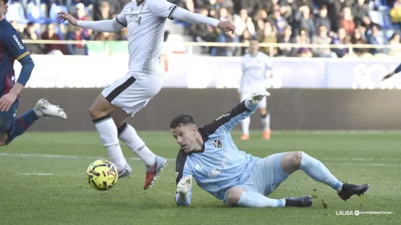 Dani Jim&eacute;nez ante el Ceuta / SD Huesca