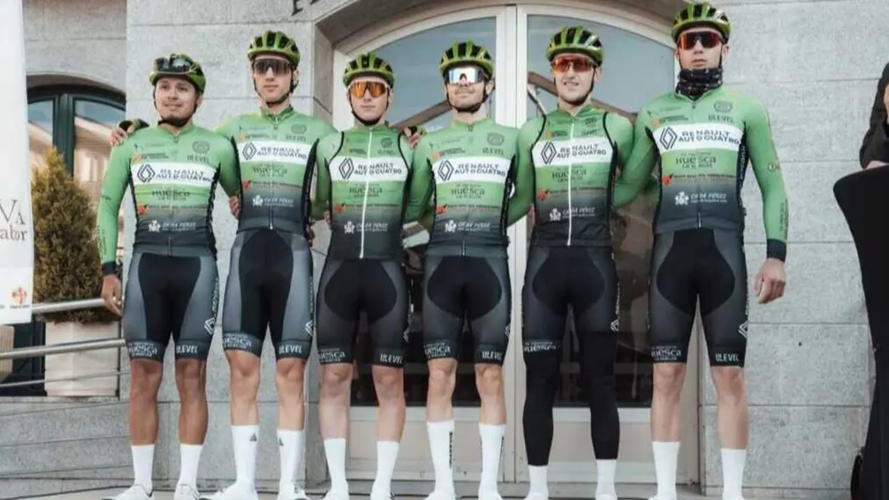 Andr&eacute;s Vaca, Pablo Jaray, Luca Riverola, Charlie Lewis, Guillem Suri&ntilde;ach y Jan Bass&oacute;. Fotograf&iacute;a: Club Ciclista Oscense.