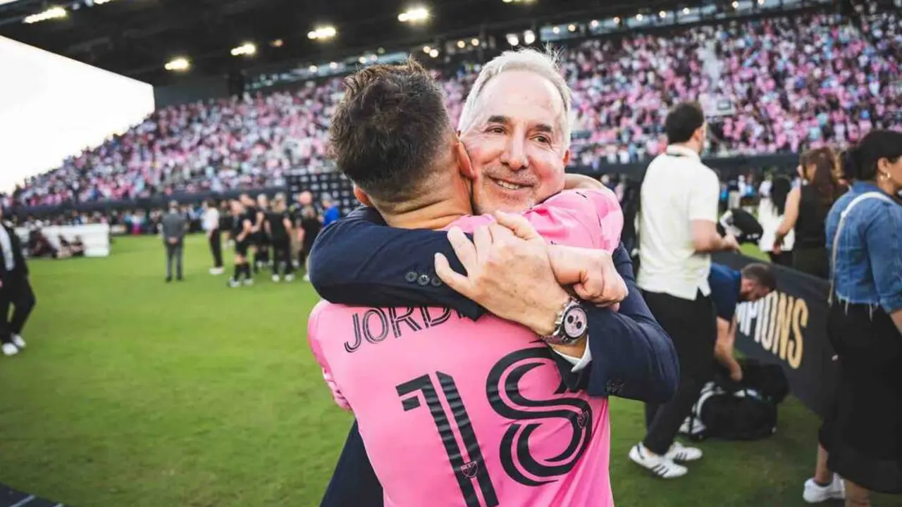 Jorge Mas con Jordi Alba / 'X' de Jorge Mas