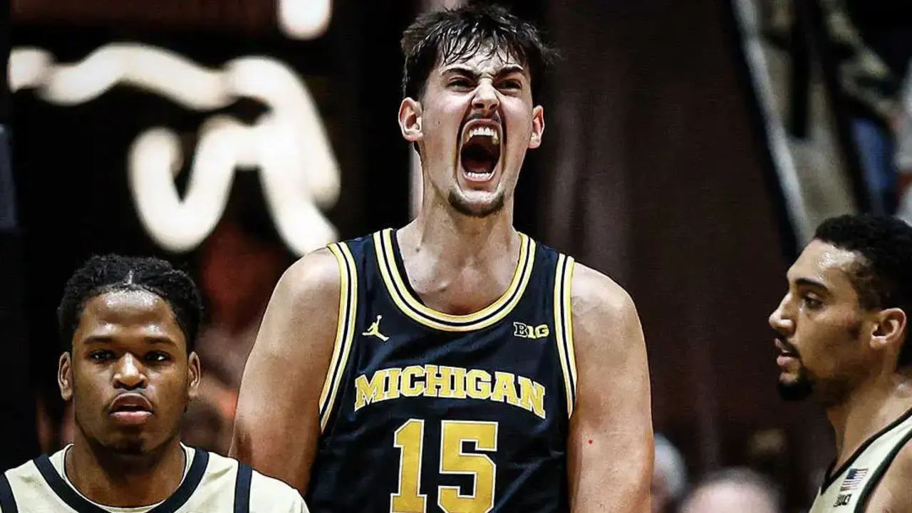 Aday Mara celebra una canasta con rabia. Fotograf&iacute;a: Michigan Wolverines.