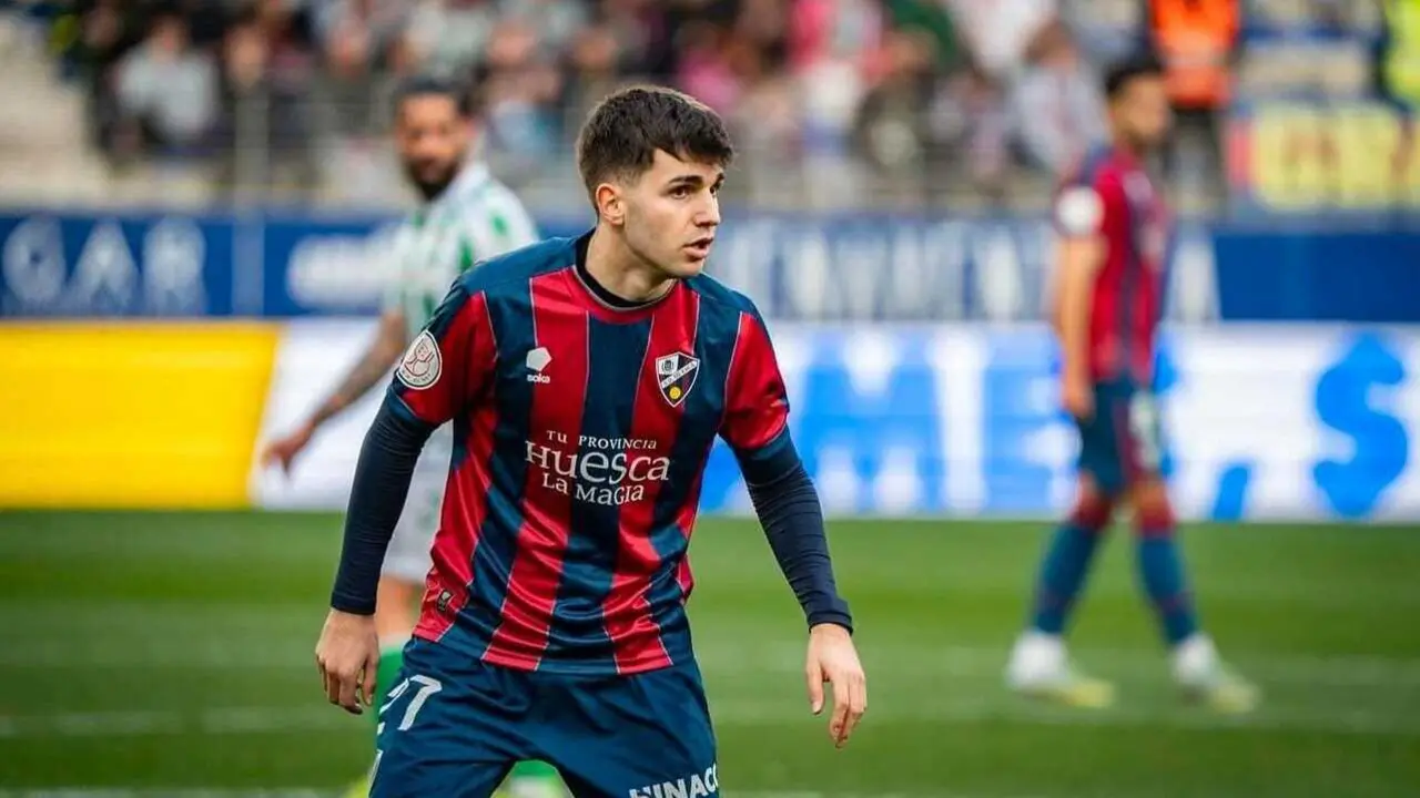 Javi Hern&aacute;ndez en un partido del Huesca /RRSS