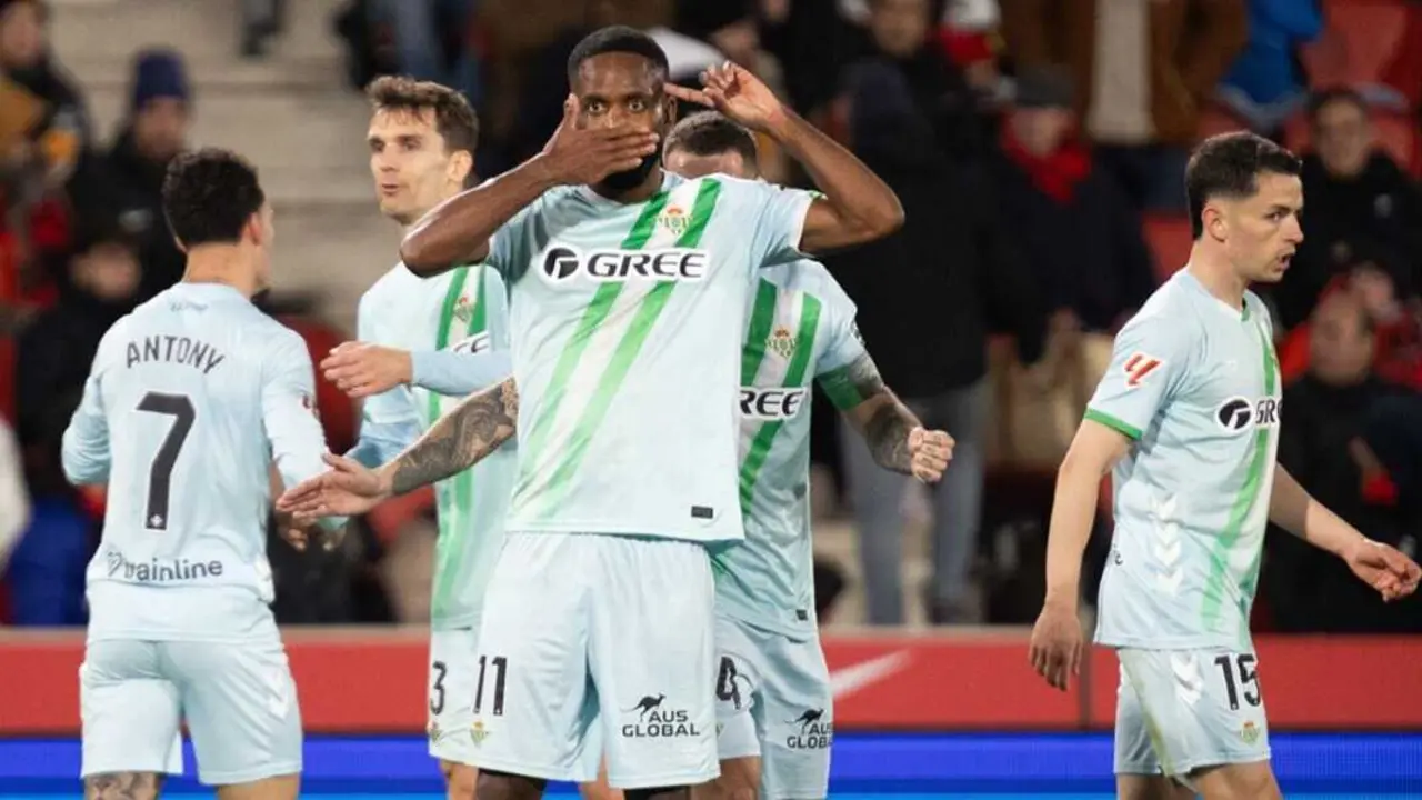 El Real Betis celebrando un tanto. Fotograf&iacute;a: Real Betis.