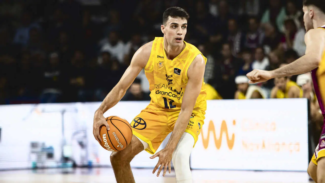 Carlos Aloc&eacute;n durante un partido con el Gran Canaria. Fotograf&iacute;a: ACB Photo.