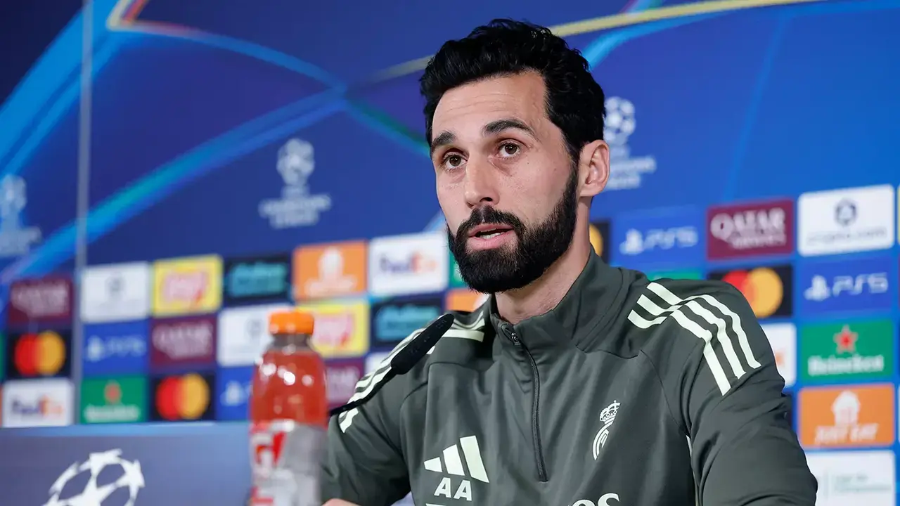 &Aacute;lvaro Arbeloa en rueda de prensa / Real Madrid