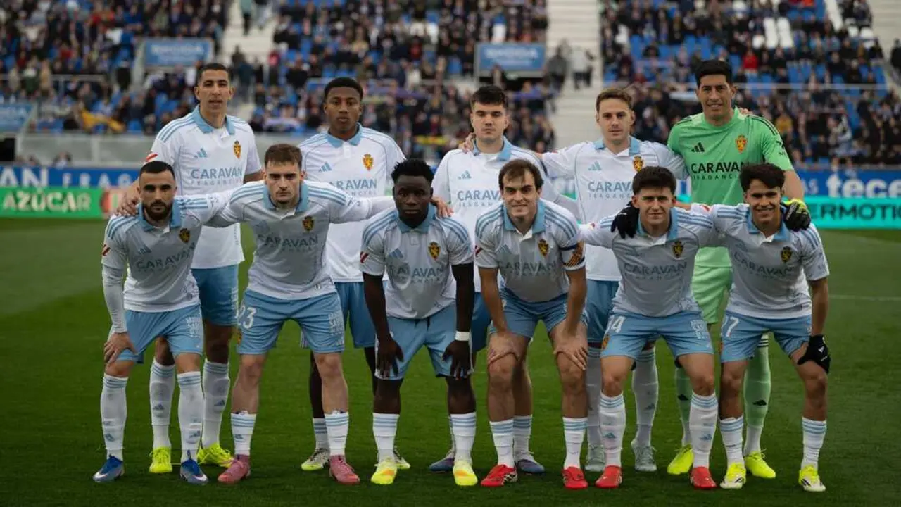 Once inicial del Real Zaragoza ante el Burgos / Marcos Cebri&aacute;n