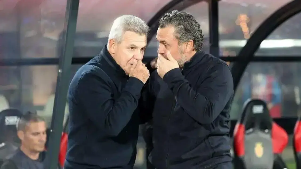 Sergio Gonz&aacute;lez junto a Javier Aguirre / LaLiga