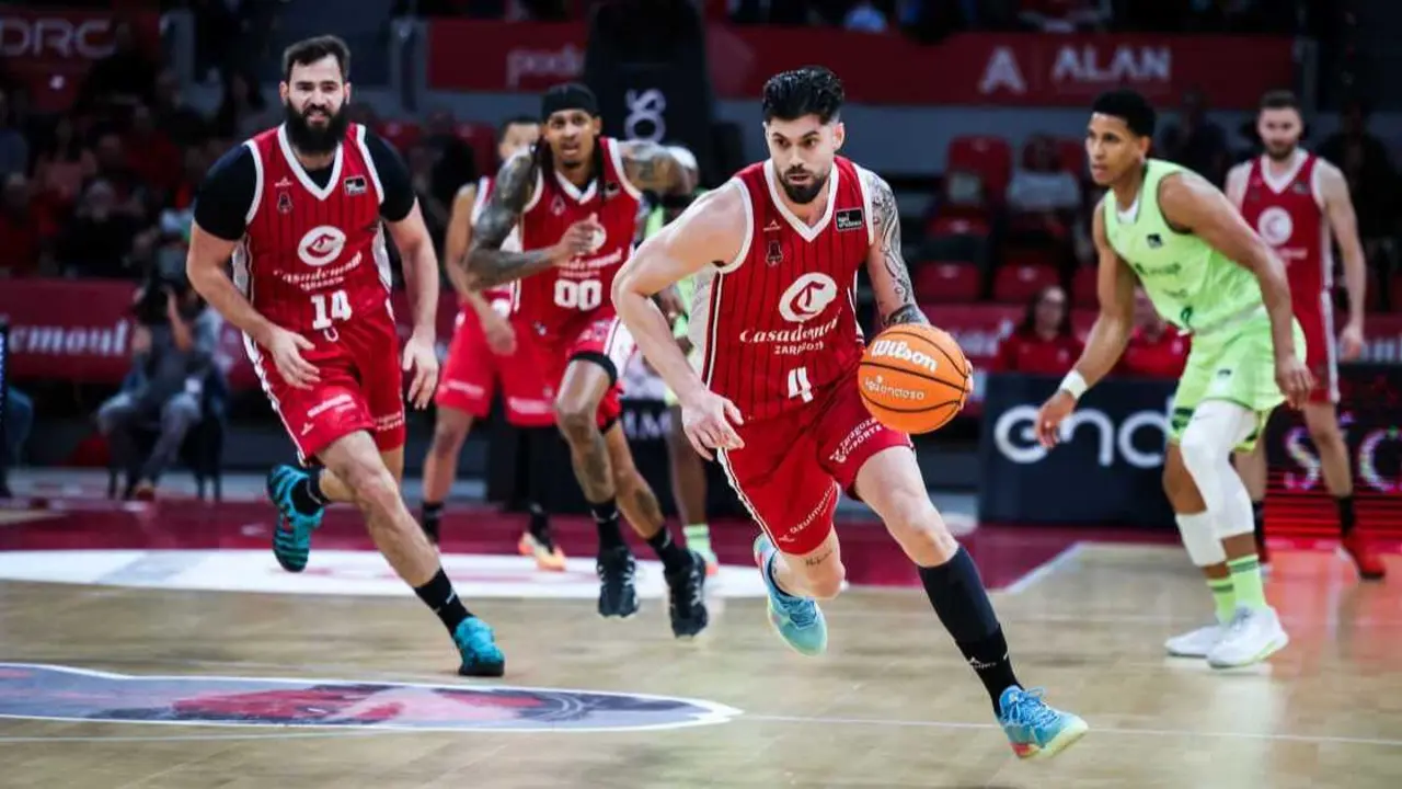 Duelo de ida ante el Unicaja M&aacute;laga en el Pr&iacute;ncipe Felipe. Fotograf&iacute;a: Esther Casas / Casademont Zaragoza.