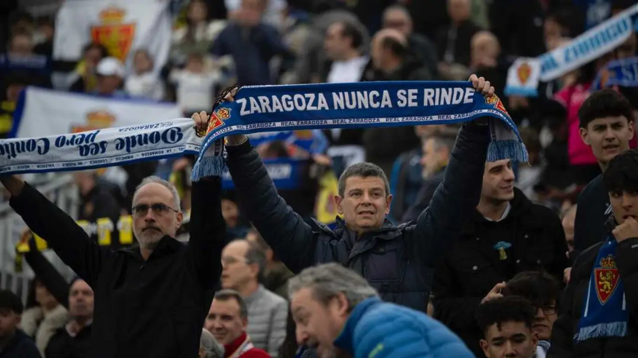 Afici&oacute;n del Real Zaragoza en el partido ante el Burgos en el Ibercaja Estadio / Marcos Cebri&aacute;n
