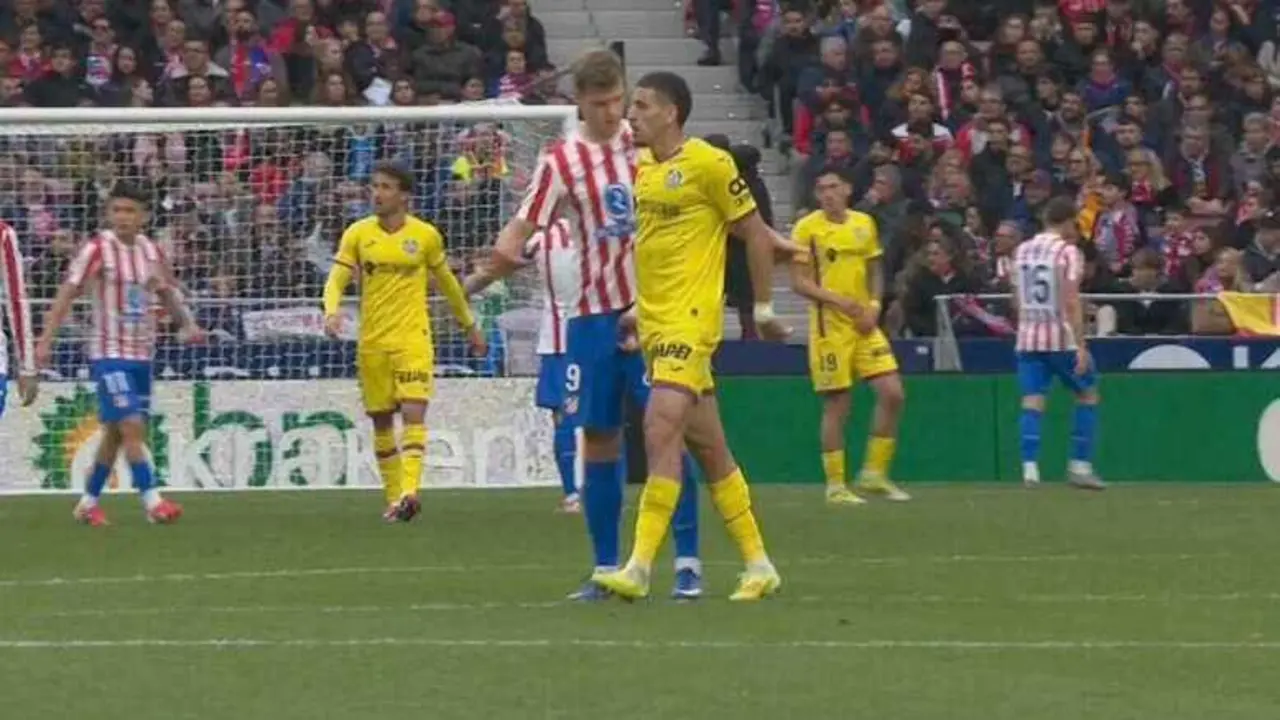 Abqar pellizca los genitales a Sorloth