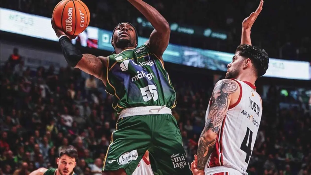 Perry intenta anotar ante Santi Yusta / RRSS Unicaja.