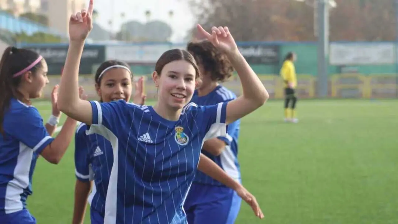 La selecci&oacute;n aragonesa femenina sub-16 celebrando un tanto / RFAF.