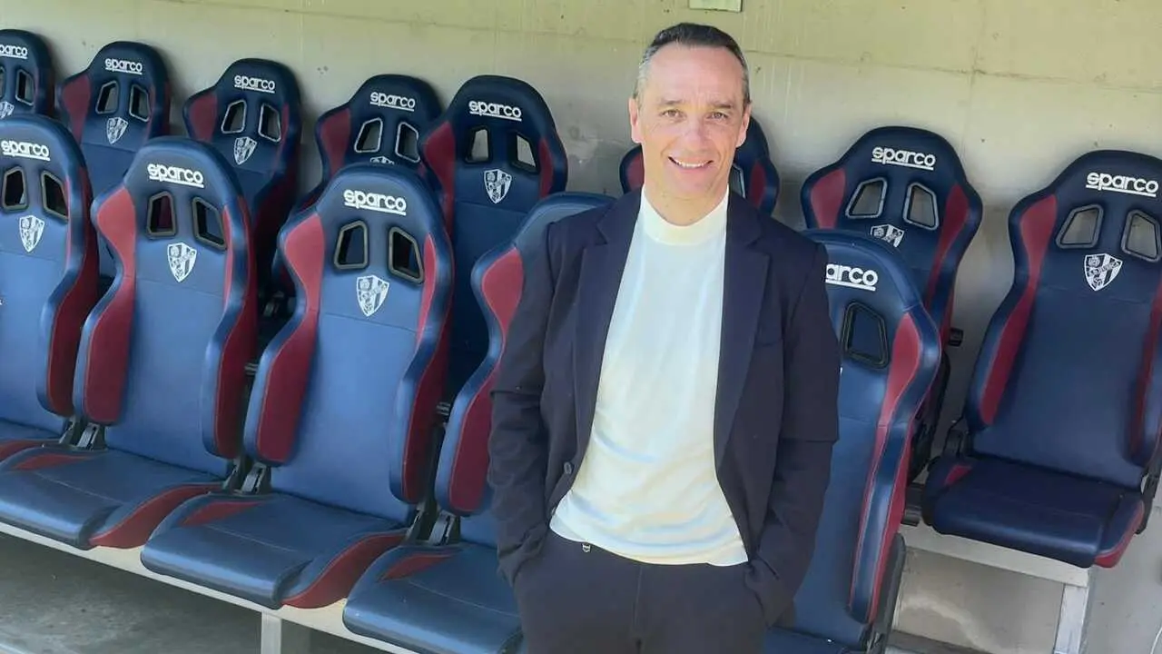Jos&eacute; Luis Oltra ya conoce su nueva casa