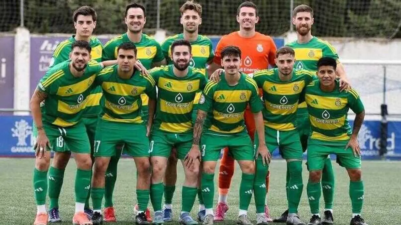 Once inicial del CD La Almunia durante este curso / Erika Mart&iacute;nez Photography.