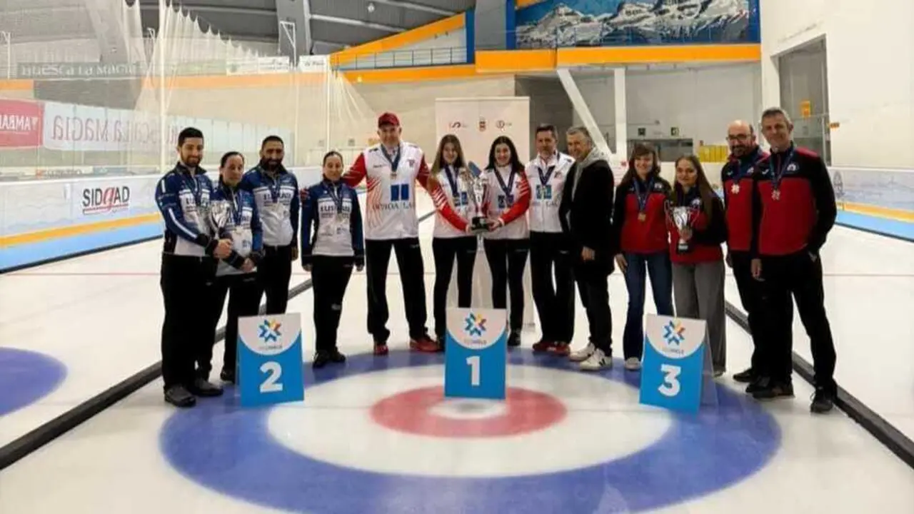 Podio del Nacional de Curling Mixto / CHJ.