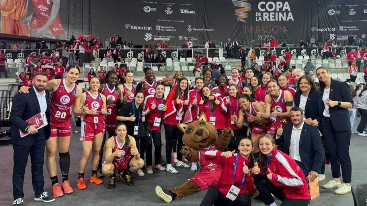 Foto de familia del Casademont Zaragoza tras pasar a las semifinales / Casademont Zaragoza.