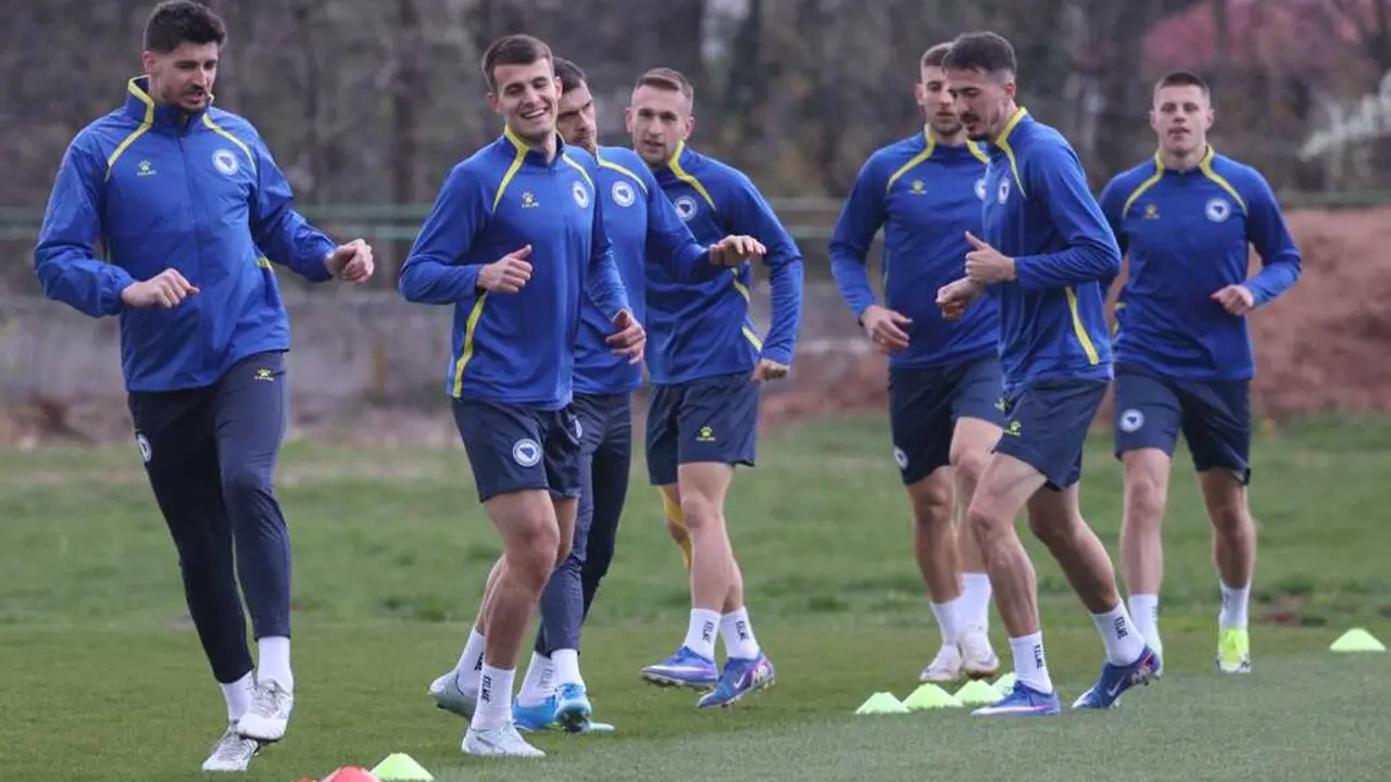 Samed Bazdar durante un entrenamiento con la selecci&oacute;n de Bosnia / NFS BIH
