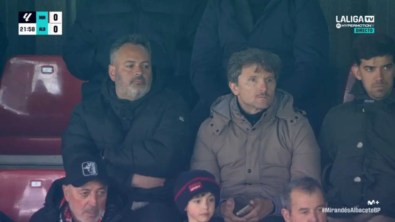 David Navarro, Lalo Arantegui y Fran Gracia viendo el MIrand&eacute;s - Albacete / LaLiga Hypermotion TV