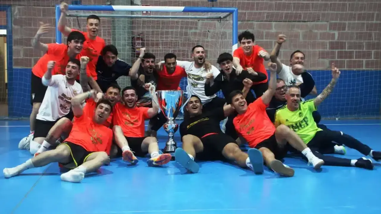 El El equipo AMRA Aire Acondicionado celebrando la victoria / RIBERE&Ntilde;O DIGITAL.