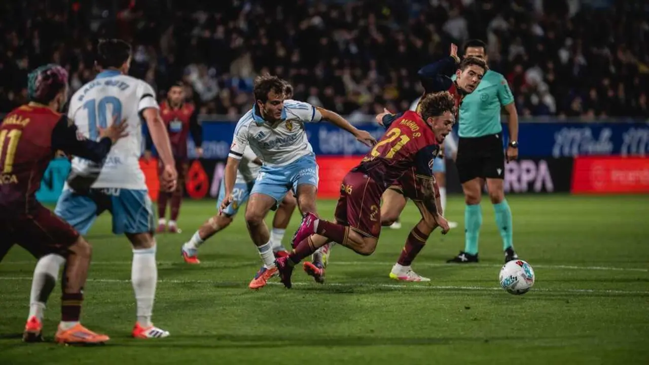 Imagen del partido de ida entre el Real Zaragoza y el Deportivo / Marcos Cebri&aacute;n