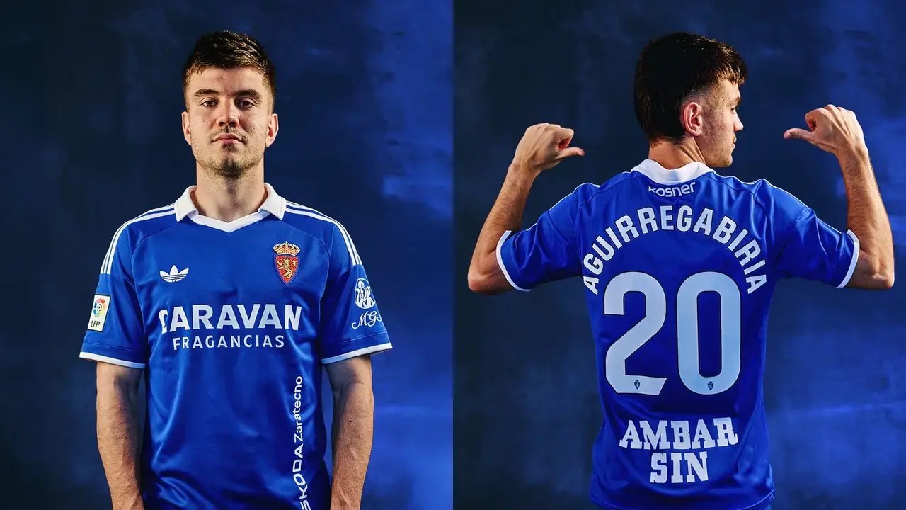 Mart&iacute;n Aguirregabiria con la camiseta retro / Real Zaragoza