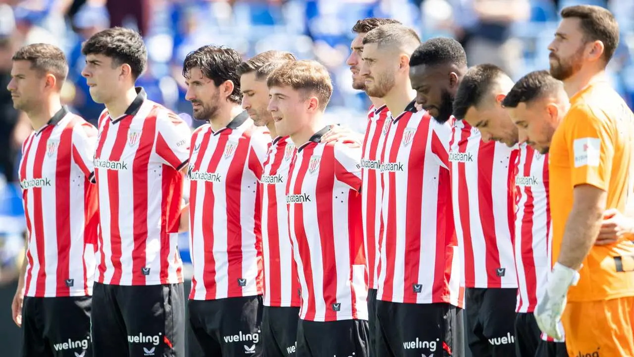 Jugadores del Athletic Club durante un minuto de silencio / Athletic Club.
