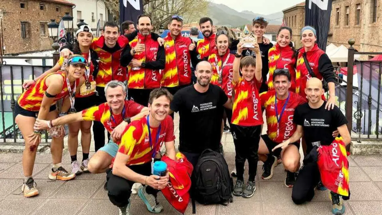 Foto de familia del equipo aragon&eacute;s / FAM