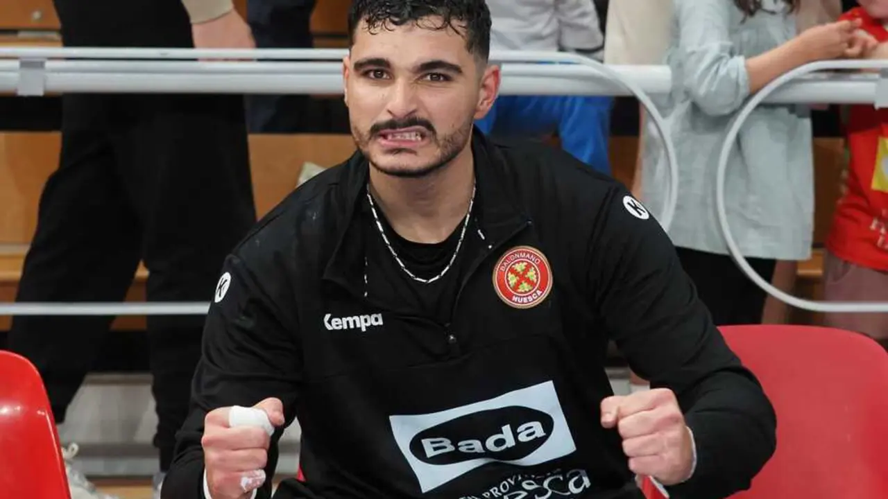 Ben Tekaya, en la imagen, ha sido determinante con su parada en la &uacute;ltima jugada de ataque del Nava. Foto: C.Pascual