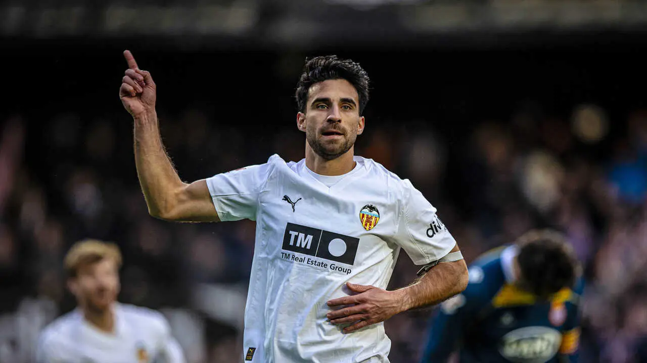 C&ouml;mert durante un partido / Valencia CF