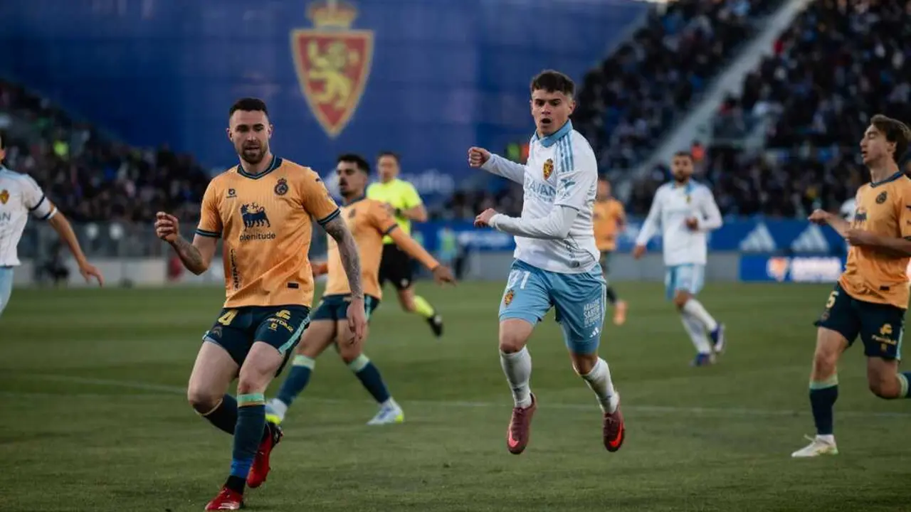 Hugo Pinilla durante el Real Zaragoza - Racing de Santander / Marcos Cebri&aacute;n