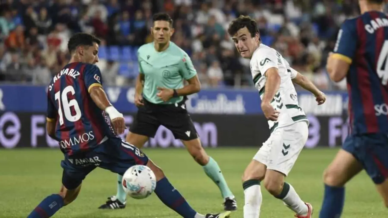 El Huesca se impuso 2-1 en la ida al Eibar / LaLiga