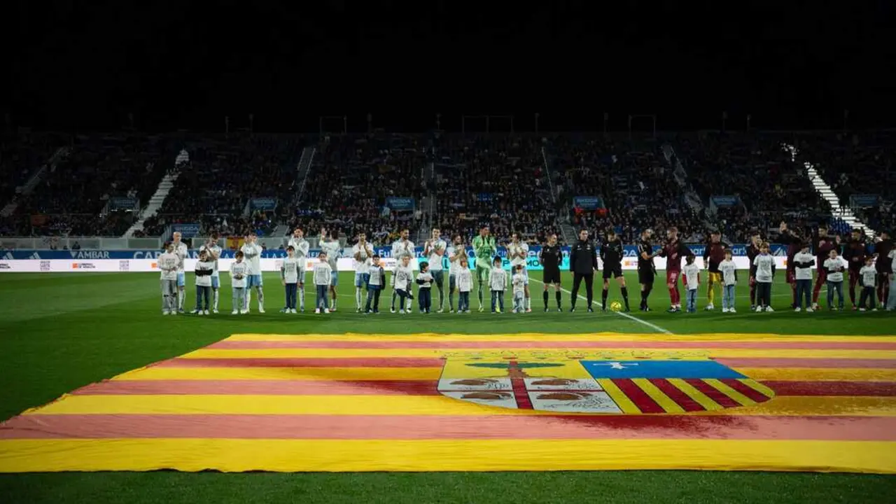 Imagen del &uacute;ltimo derbi aragon&eacute;s en el Ibercaja Estadio / Marcos Cebri&aacute;n