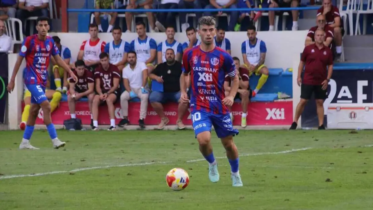 Sergio Carrasco durante un partido con el Yeclano Deportivo / Yeclano