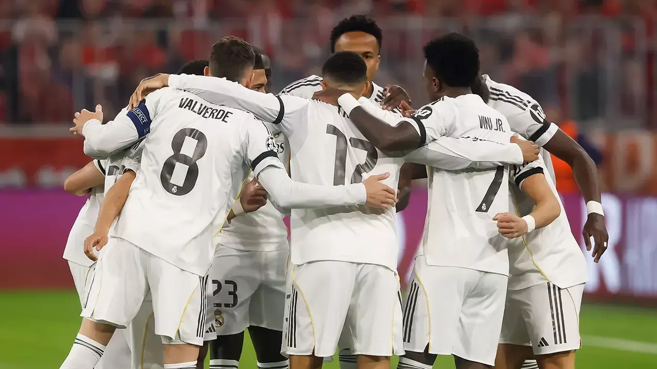 Jugadores del Real Madrid ante el Bayern M&uacute;nich