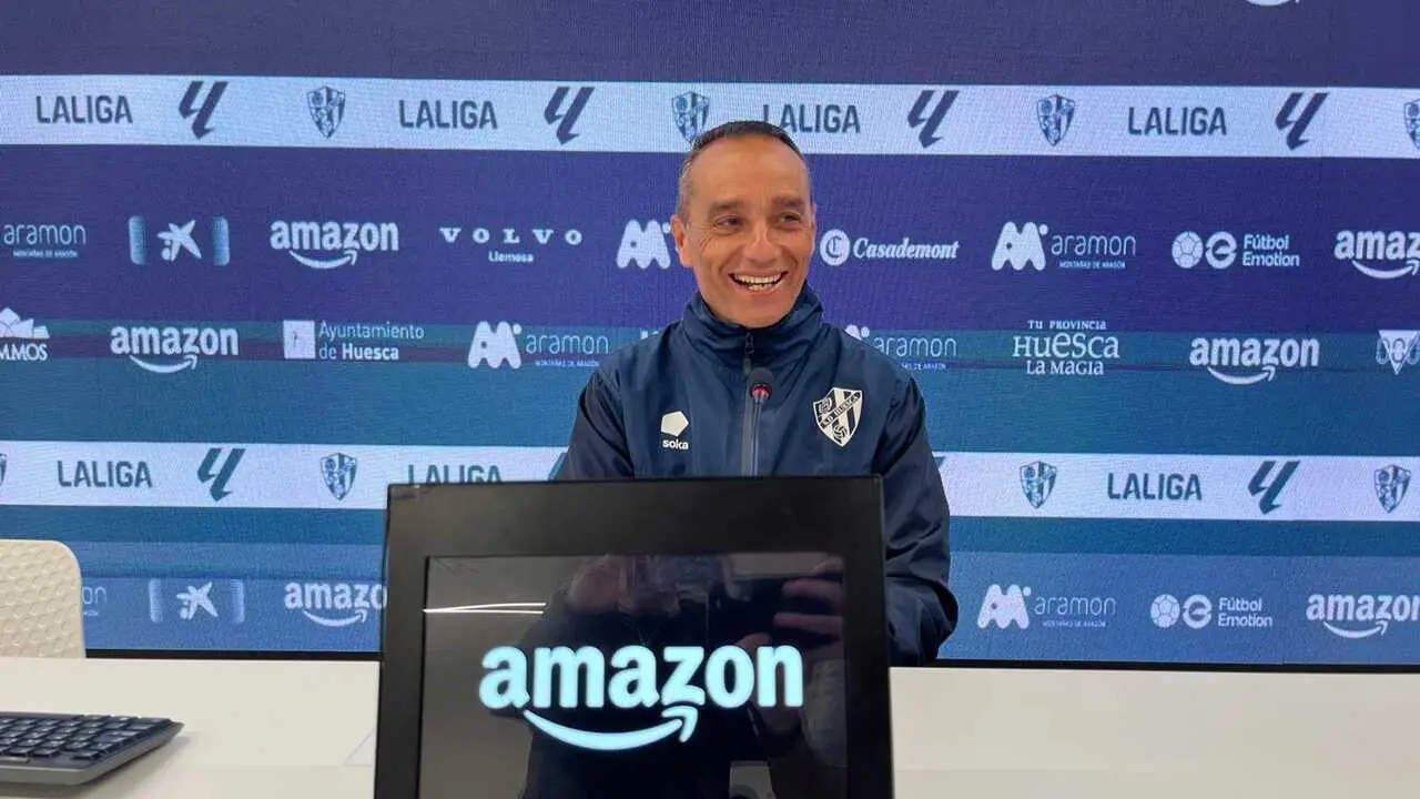 Oltra en rueda de prensa / SportArag&oacute;n