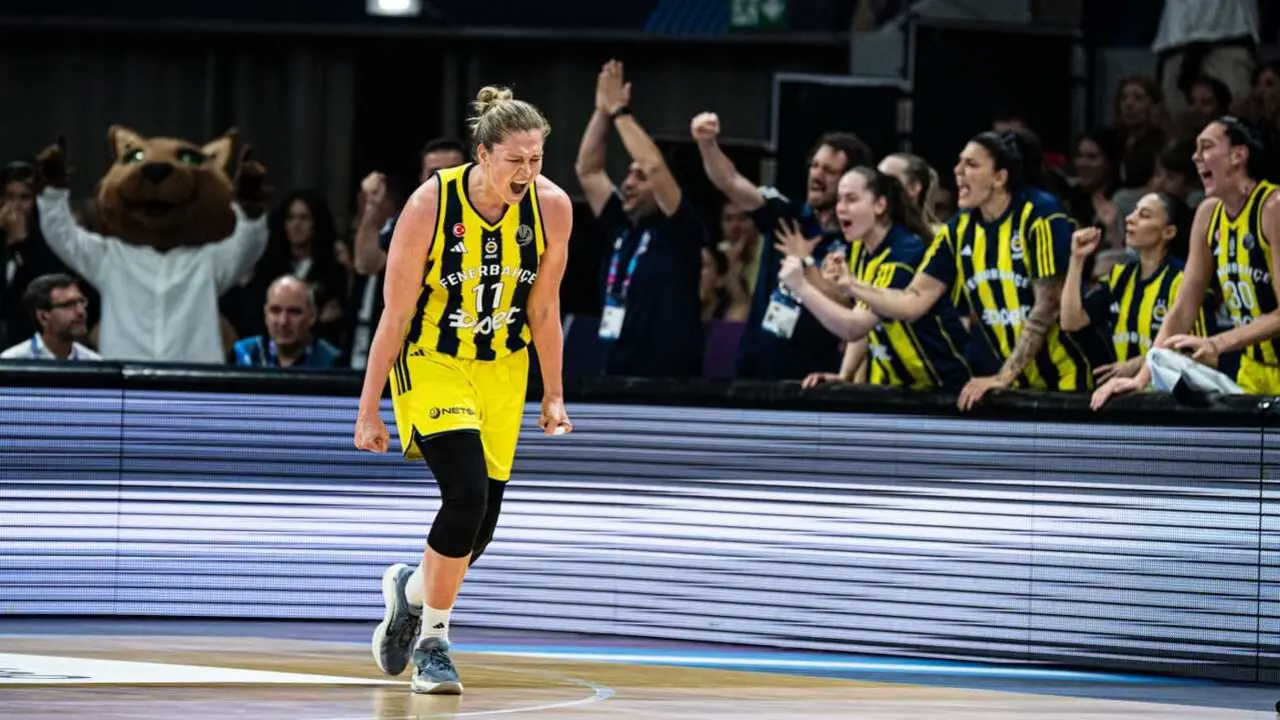 Emma Meesseman celebra una canasta / FIBA.