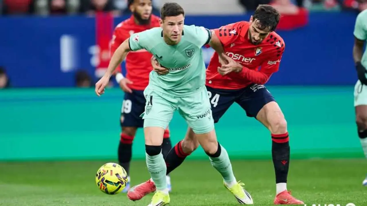 Jugadores de Osasuna y Athletic Club durante el partido de la ida / LaLiga