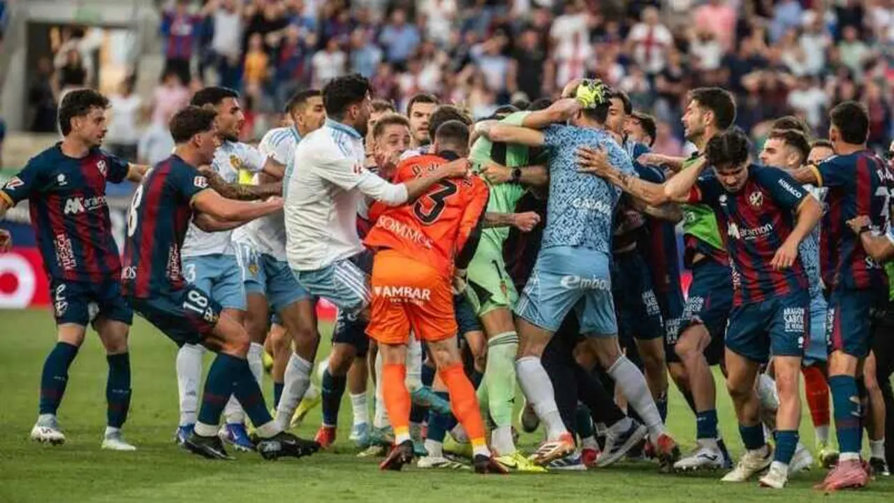 Dani Jim&eacute;nez tambi&eacute;n fue expulsado / Marcos Cebri&aacute;n